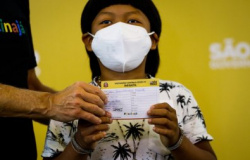 Garoto indígena de MT revela que tomou vacina da Covi "sem medo"
