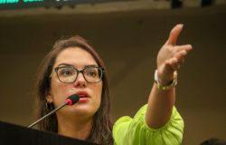 Janaina Riva destina R$ 2,5 milhões em emendas parlamentares para a saúde; metade já está na conta dos municípios