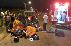 Motociclistas são socorridos em estado grave após colisão frontal de motocicletas