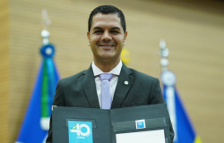 Deputado Cássio Gois celebra os 40 anos da Constituição de Rondônia