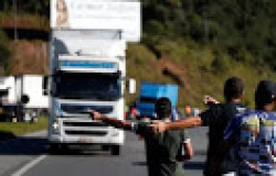 Pelo Whatsapp, caminhoneiros divulgam pontos de bloqueio de nova greve