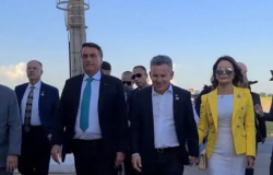 RECEPÇÃO CALOROSA: Bolsonaro é recebido por autoridades e eleitores em Cuiabá
