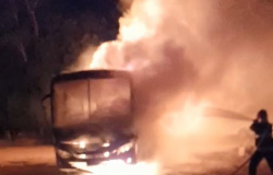 Alta Floresta: Incêndio destrói ônibus em pátio de empresa de transporte