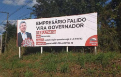 TJ mantém outdoor com criticas ao governador Mauro Mendes