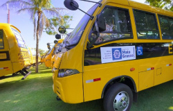 Governo de MT entrega 105 novos ônibus para o transporte escolar rural em 84 municípios