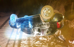 Motorista com sintomas de embriaguez perde o controle da direção em estrada vicinal de Carlinda