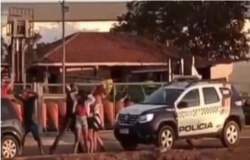 MT - Vídeo mostra PM agredindo mulheres durante abordagem