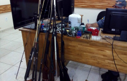 Foragido da Justiça é preso com armas, munições e tralha de pesca em Carlinda