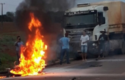 Motociclista bate em carreta e pega fogo entre os municípios de Matupá e Guarantã