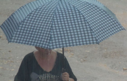 Mato Grosso terá pancadas de chuva com raios, porém com sol forte
