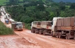 DNIT e Exército decidem bloquear no Nortão até 6ª o tráfego de carretas rumo ao Pará devido aos atoleiros