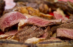 Preço da carne bovina dispara em MT e aumento médio de 22% leva restaurantes a reajustarem valores do cardápio
