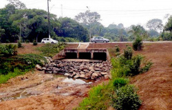 Alta Floresta: Água de córrego na avenida Mato Grosso desaparece