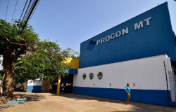Procon-MT promove palestra sobre educação financeira com o economista Vivaldo Lopes