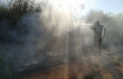 Alta Floresta: Corpo de Bombeiros combate incêndios em vegetação