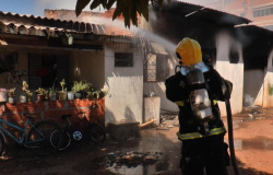 Nova Mutum: Panela de pressão explode e incêndio destrói três quitinetes