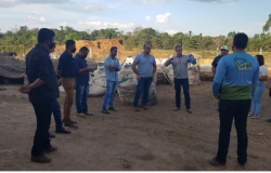 Prefeito de Paranaíta e comitiva visitam empresa de Alta Floresta especializada em reciclagem de resíduos