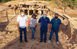 Vereadores vistoriam construção de galeria de aduelas no Bairro Boa Nova