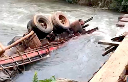 Peixoto de Azevedo: Caminhão cai em rio e motorista morre preso às ferragens; passageiro se salva