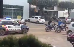 Vídeo de abordagem policial a dois motociclistas em Alta Floresta viraliza nas redes sociais
