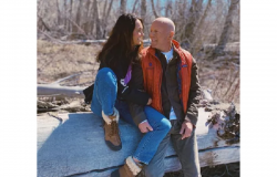 Esposa de Bruce Willis compartilha primeira imagem do ator após diagnóstico