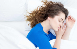 6 maneiras de prevenir a queda de cabelo enquanto você dorme