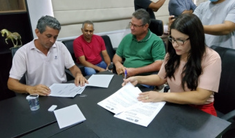 Prefeita Andréia Wagner assina Ordem de Serviço para construção da Casa do Mel em Jaciara