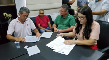 Prefeita Andréia Wagner assina Ordem de Serviço para construção da Casa do Mel em Jaciara