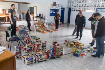 Futebol solidrio na Arena Pantanal arrecada toneladas de alimentos