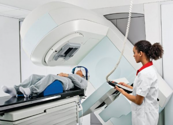 Radioterapia consiste no uso de ondas eletromagnticas para destruio de clulas tumorais.
