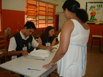 Em Tangar da Serra, ndice de comparecimento do eleitor s urnas gira em torno de 80%.