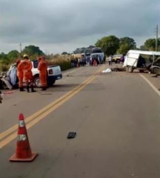 acidente na BR-364, em Rondônia, causa o falecimento de quatro pessoas e deixa outras três feridas