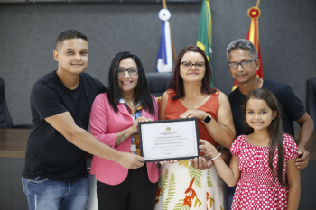 Vereadora Ilmarli homenageia a professora Solange dos Santos com Moção de Congratulações