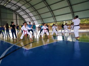 PARANAITA - Projeto Karatê realiza atividade de apresentação sobre fundamentos do Karatê-Do Shotokan