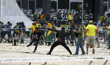 FASUBRA repudia atos fascistas contra a democracia no Brasil