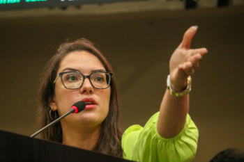 Janaina Riva destina R$ 2,5 milhões em emendas parlamentares para a saúde; metade já está na conta dos municípios