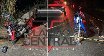 Colisão frontal entre motoneta e motocicleta termina com uma morte um adolescente inabilitado gravemente ferido