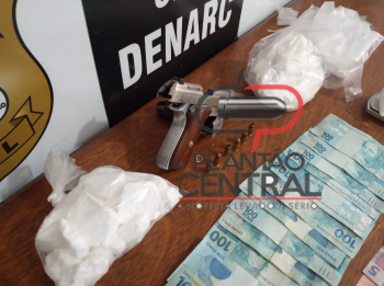 Polícia Civil prende jovem com 1 kg de cocaína, pistola e dinheiro, prejuízo do traficante chega a mais de 25 mil reais