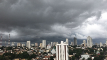 Previsão do tempo aponta 90% de chances de chuva em Cuiabá nesta semana