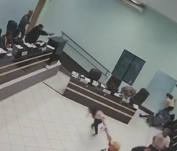 Novo vídeo revela motivo que levou vereador a sacar arma contra colega em plenário