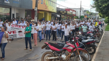 Professores de Colíder realizam protesto para cobrar pagamento do piso da educação
