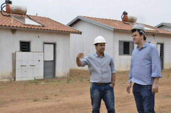 Deputado cobra construção de casas populares para famílias em situação de vulnerabilidade