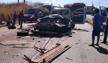 Grave acidente entre caminhonete e carreta deixa 2 feridos na BR-163 em Sorriso