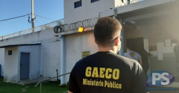 Gaeco faz ação contra grupo que facilita entrada de celulares; 3 policiais afastados