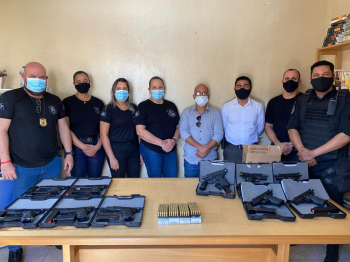 Sesp-MT entrega mais de 100 pistolas a policiais penais de 20 unidades