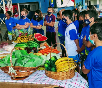 Os alunos explicaram as vantagens das frutas e verduras - Foto por: Divulgação