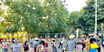Atividades físicas do projeto qualidade de vida são realizadas em ritmo de festa junina