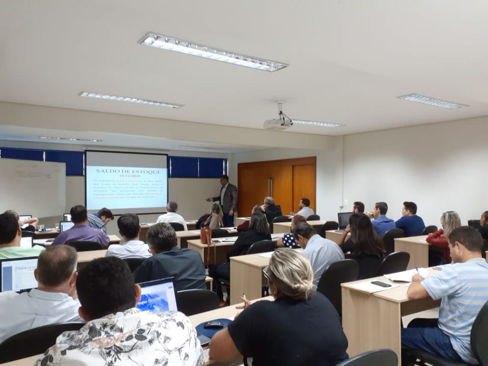 Curso sobre ICMS e Reforma Tributária reúne contadores em Cuiabá